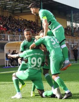 احتفال لاعبي خدمات رفح