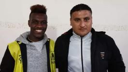 اللاعب ماجد بريك على اليسار