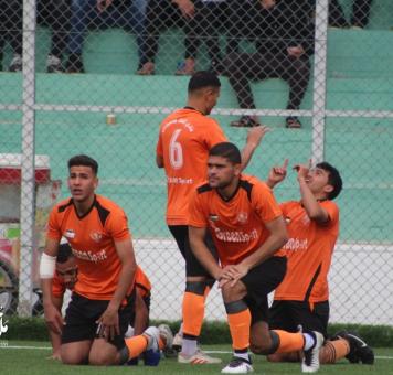 احتفال كلاب بالهدف