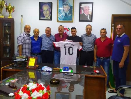 الغلبان في المنتصف